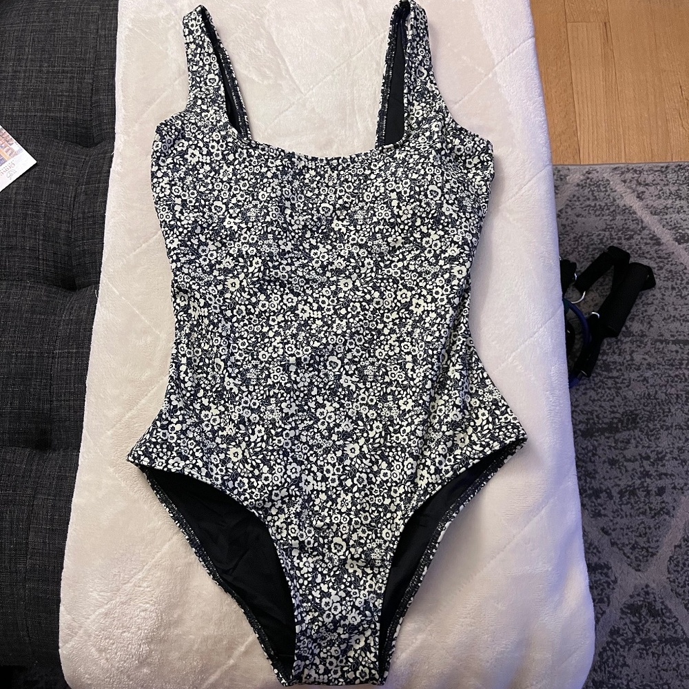 BRAND NEW  - EVERLANE XS THE SQUARE NECK ONE PIECE Bathing Suite